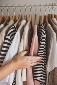 Capsule Wardrobe Kleiderstange Dagmar Schäfer mit Capsule Wardrobe an Kleiderstange