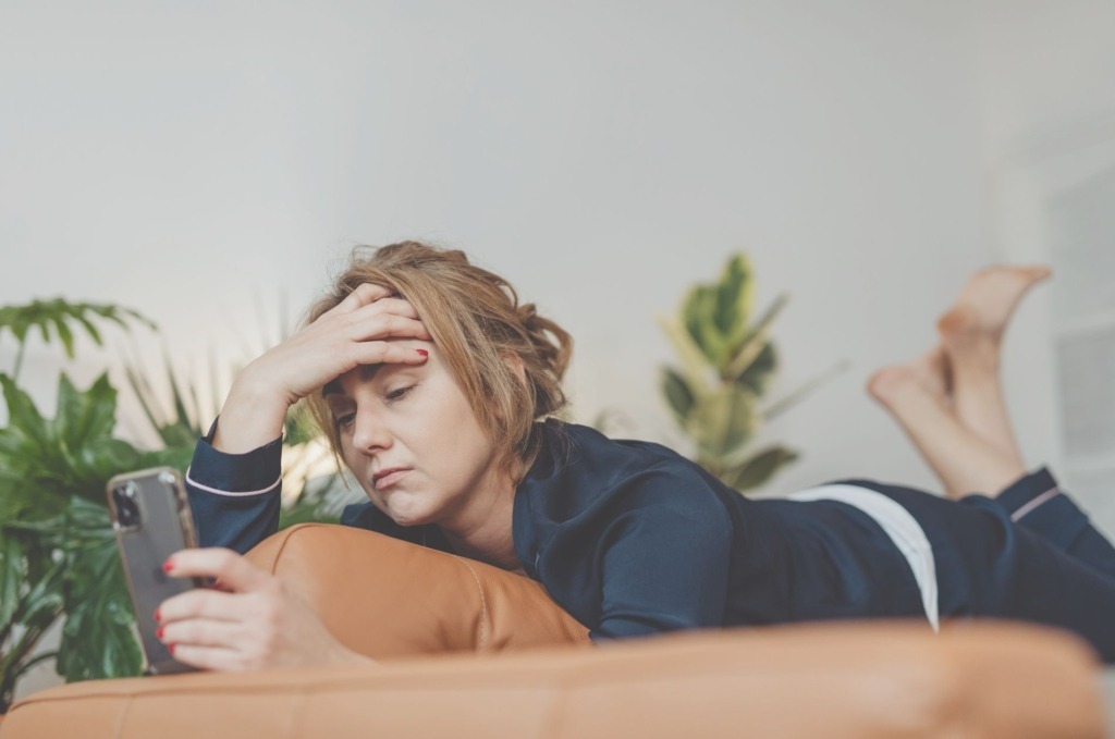 Frustration beim Vergleichen seiner Kleidung mit anderen